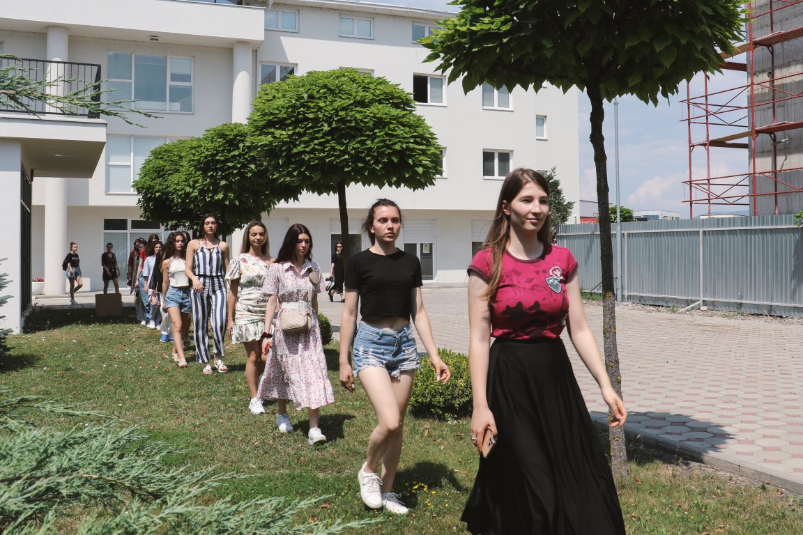 Me sfilatë mode dhe ekspozitë fillon Akademia e Dizajnit të Integruar 