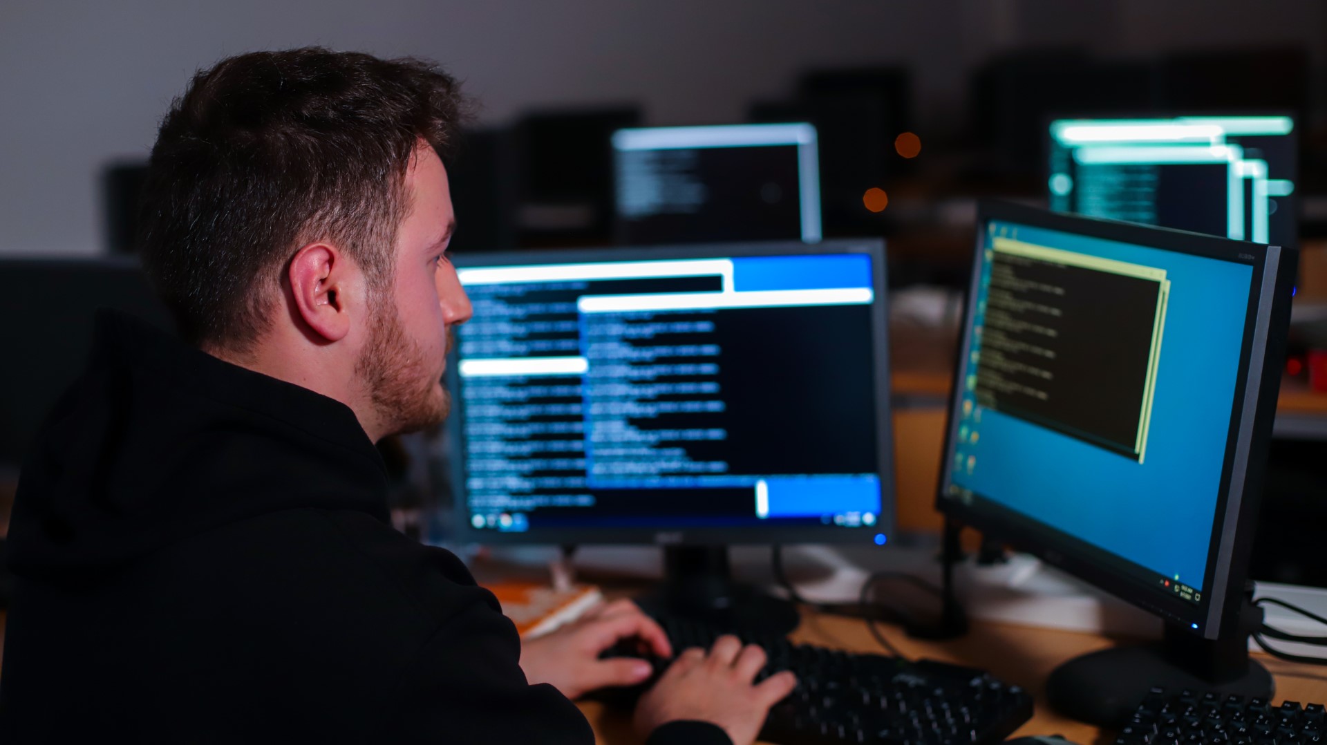 Përmbyllet Akademia Ndërkombëtare Verore e Fakultetit Shkenca Kompjuterike dhe Inxhinieri në UBT