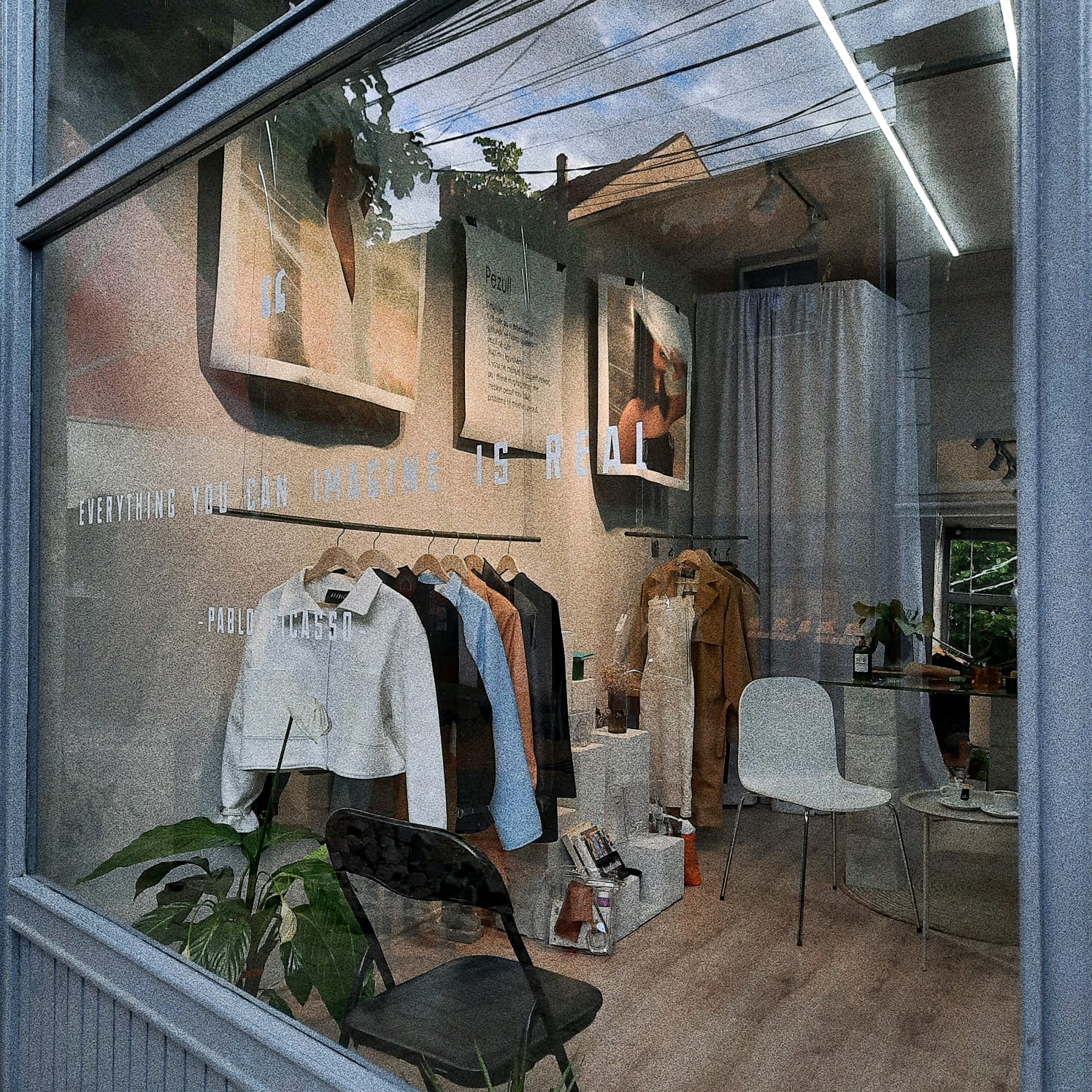 Studentët e Fakultetit Dizajn i Integruar në UBT, krijojnë brendin e tyre ‘’Pezull’’