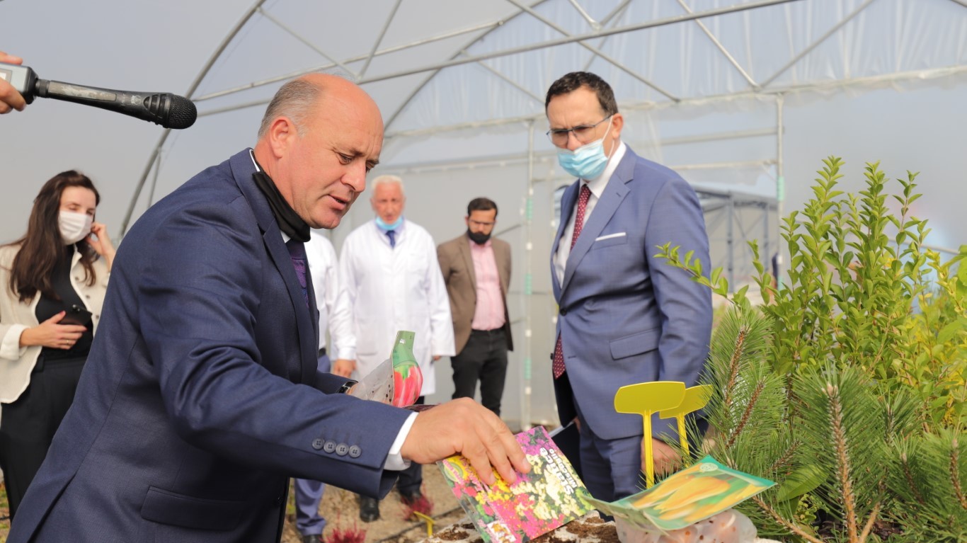 Përurohet Kopshti Botanik i UBT-së