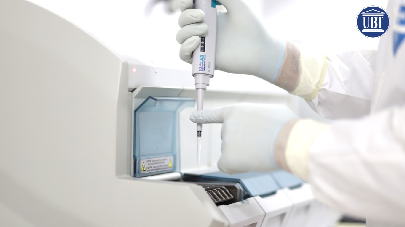 Laboratori i UBT-së vazhdon me testimet për COVID-19 sipas standardeve ndërkombëtare