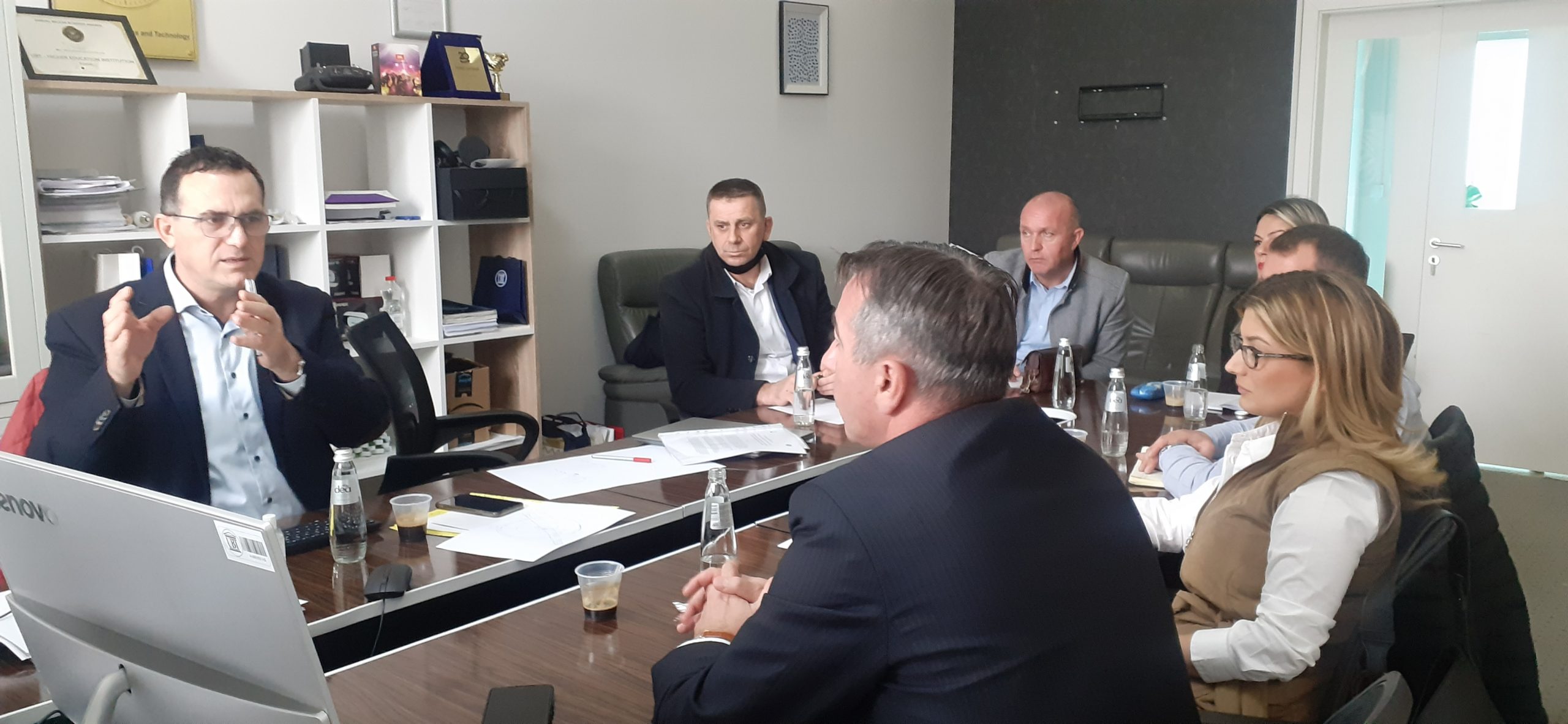 Rektori Hajrizi priti në takim drejtorin ekzekutiv të Asociacionit të Komunave të Kosovës