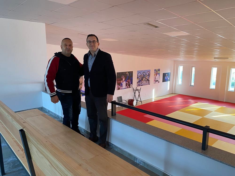 Rektori Hajrizi pritet në takim nga kryetari i Federatës së Xhudos së Kosovës, Agron Kuka