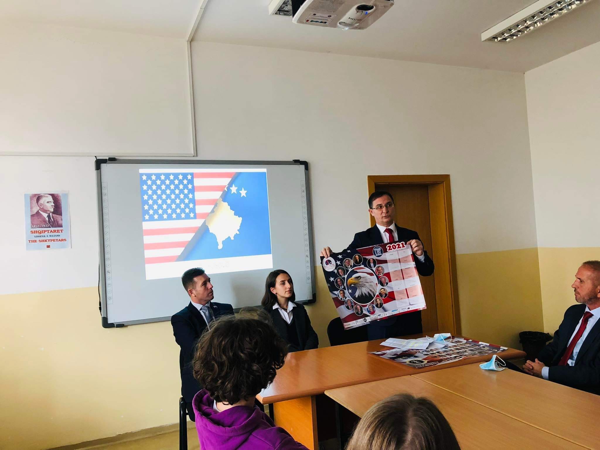 Shoqata “Miqtë e Amerikës”, në bashkëpunim me UBT-në dhe Gjimnazin “Hivzi Sulejmani” në Fushë Kosovë organizoi ligjëratë tematike