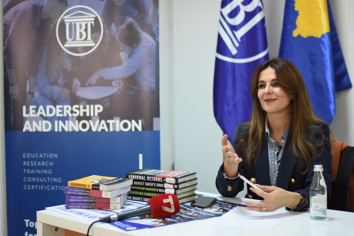 Ish-ambasadorja e Kosovës në ShBA, Vlora Çitaku, zhvilloi debat për politikën e jashtme me studentët e UBT-së