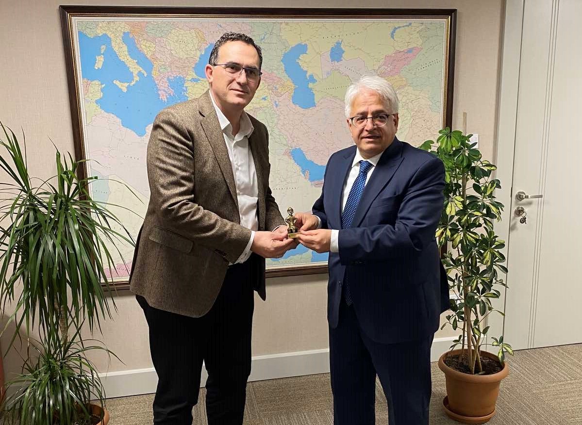 Rektori Hajrizi u prit në Ankara nga zëvendëspresidenti i TIKA-s, Fuat Oktay