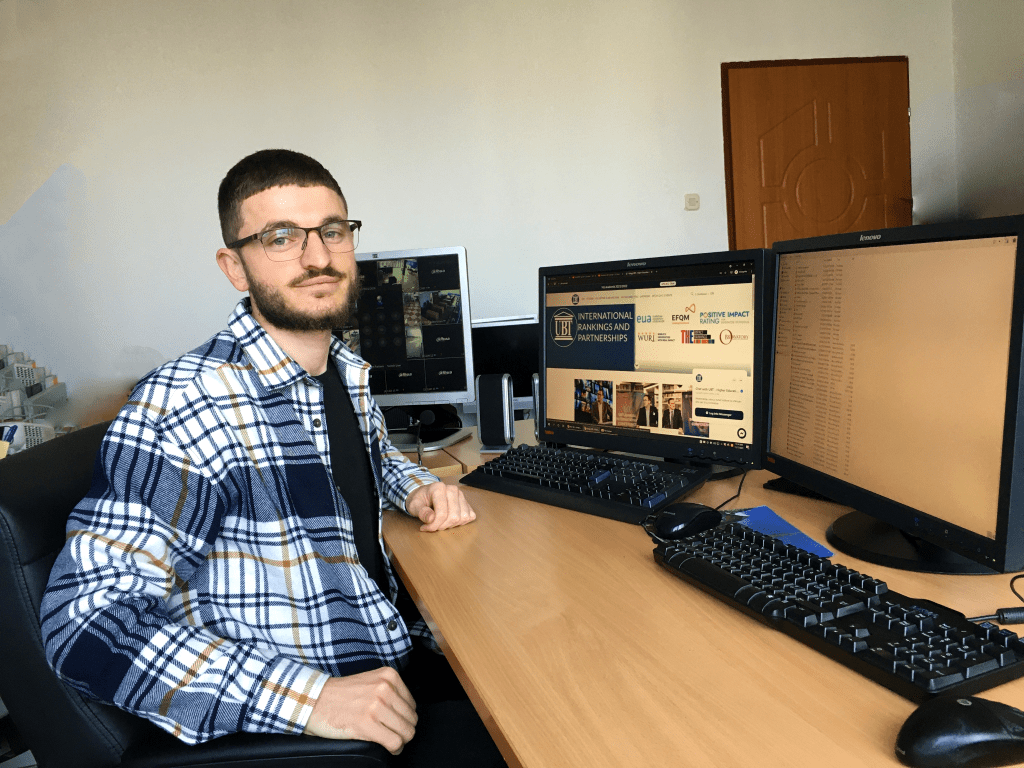 Storie suksesi: Studenti i Fakultetit Shkenca Kompjuterike dhe Inxhinieri, Enes Shala punësohet në UBT