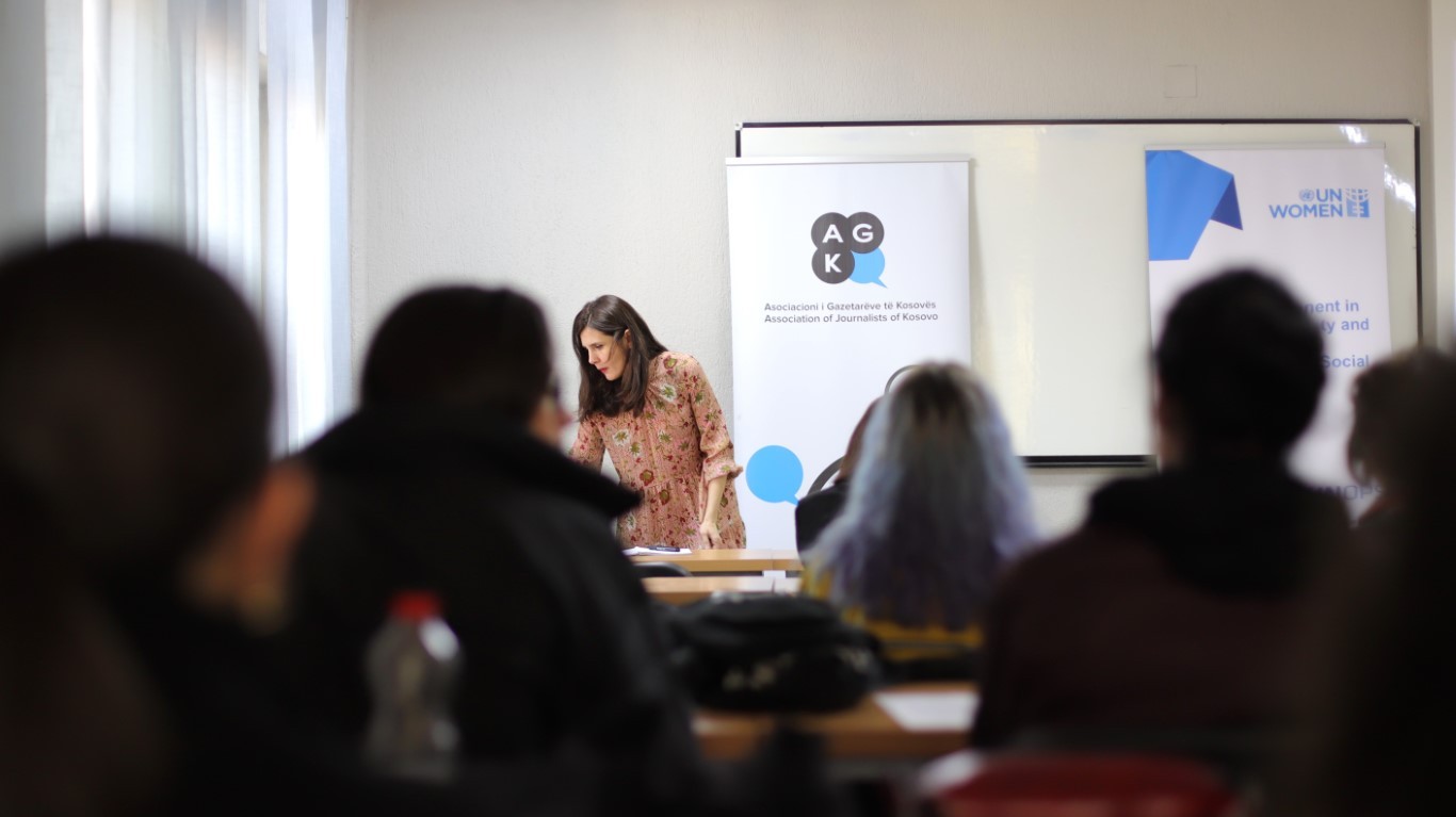 Në UBT u mbajt trajnimi: “Raportimi mbi standardet e sigurisë dhe shëndetit në punë”