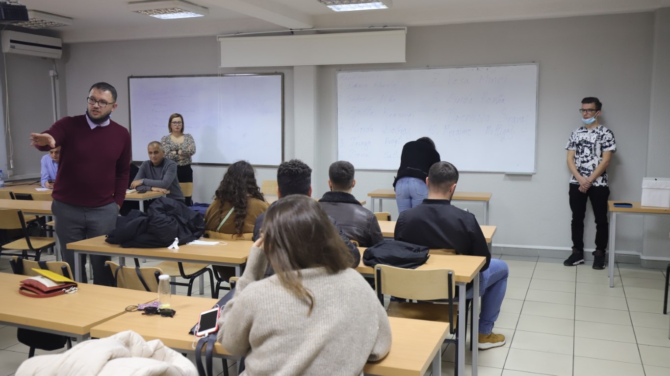 Studenti Sadedin Nika zgjidhet kryetar i Këshillit Studentor në UBT