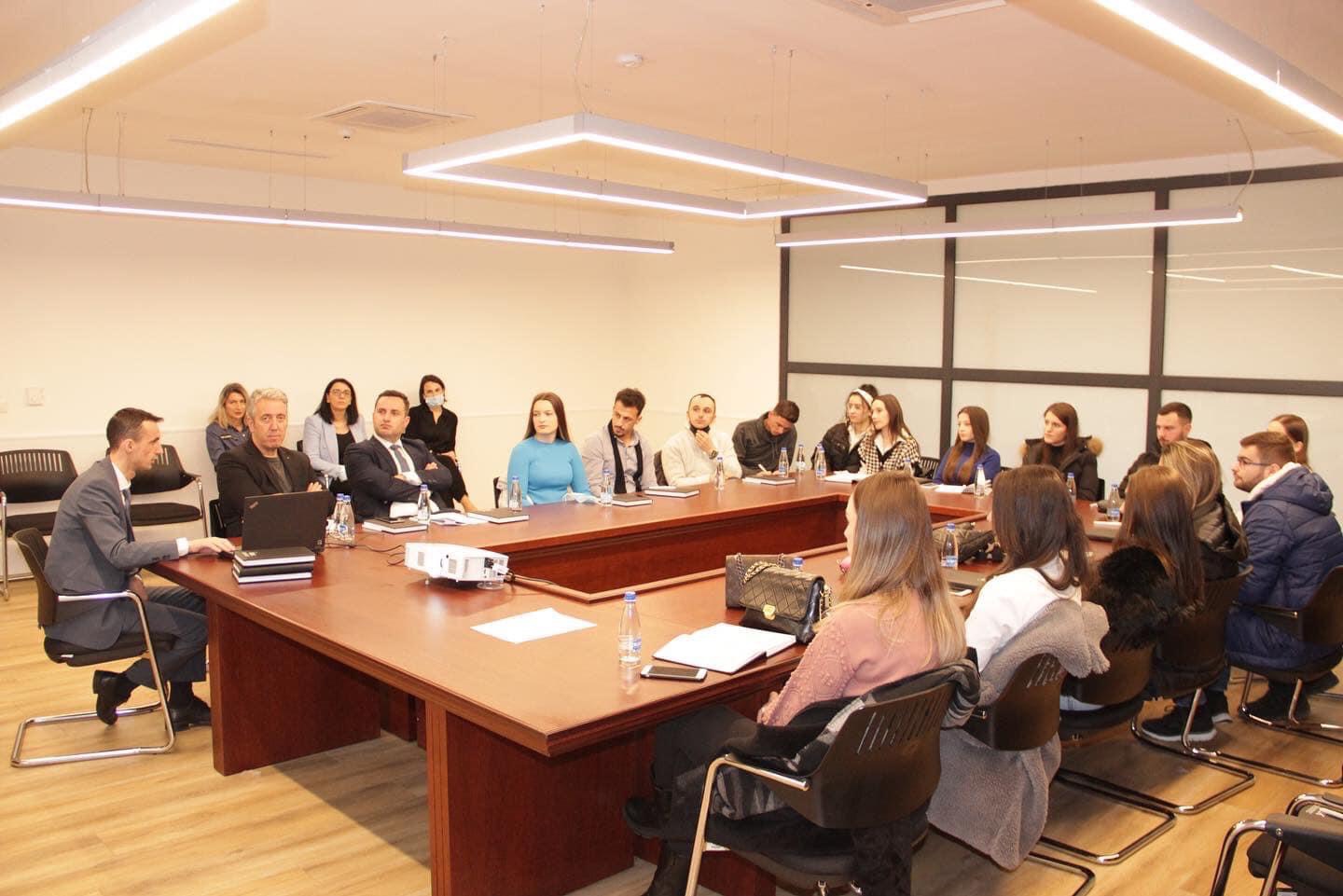 Studentët e Fakultetit Menaxhment, Biznes dhe Ekonomi vizituan Bankën Qendrore të Kosovës