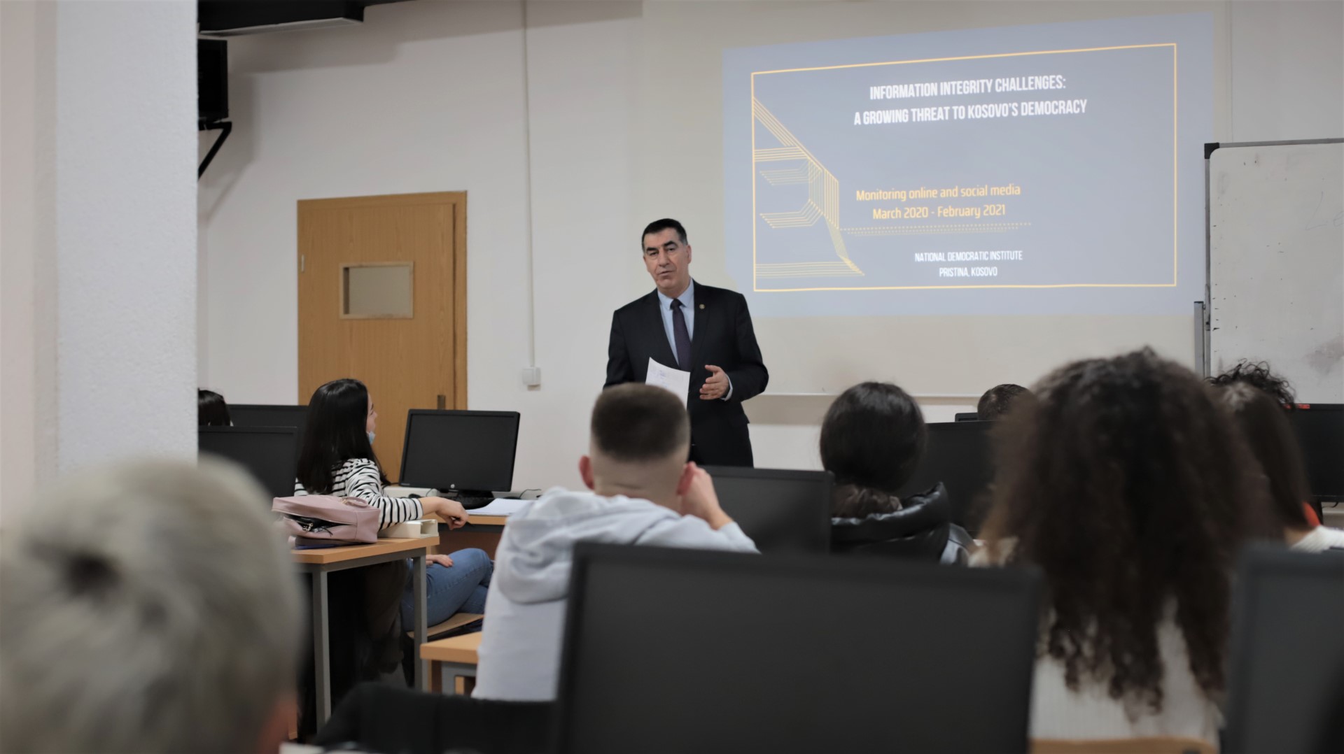 Fakulteti Media dhe Komunikim në UBT mbajti ligjëratë tematike për sfidat e integritetit të informacionit