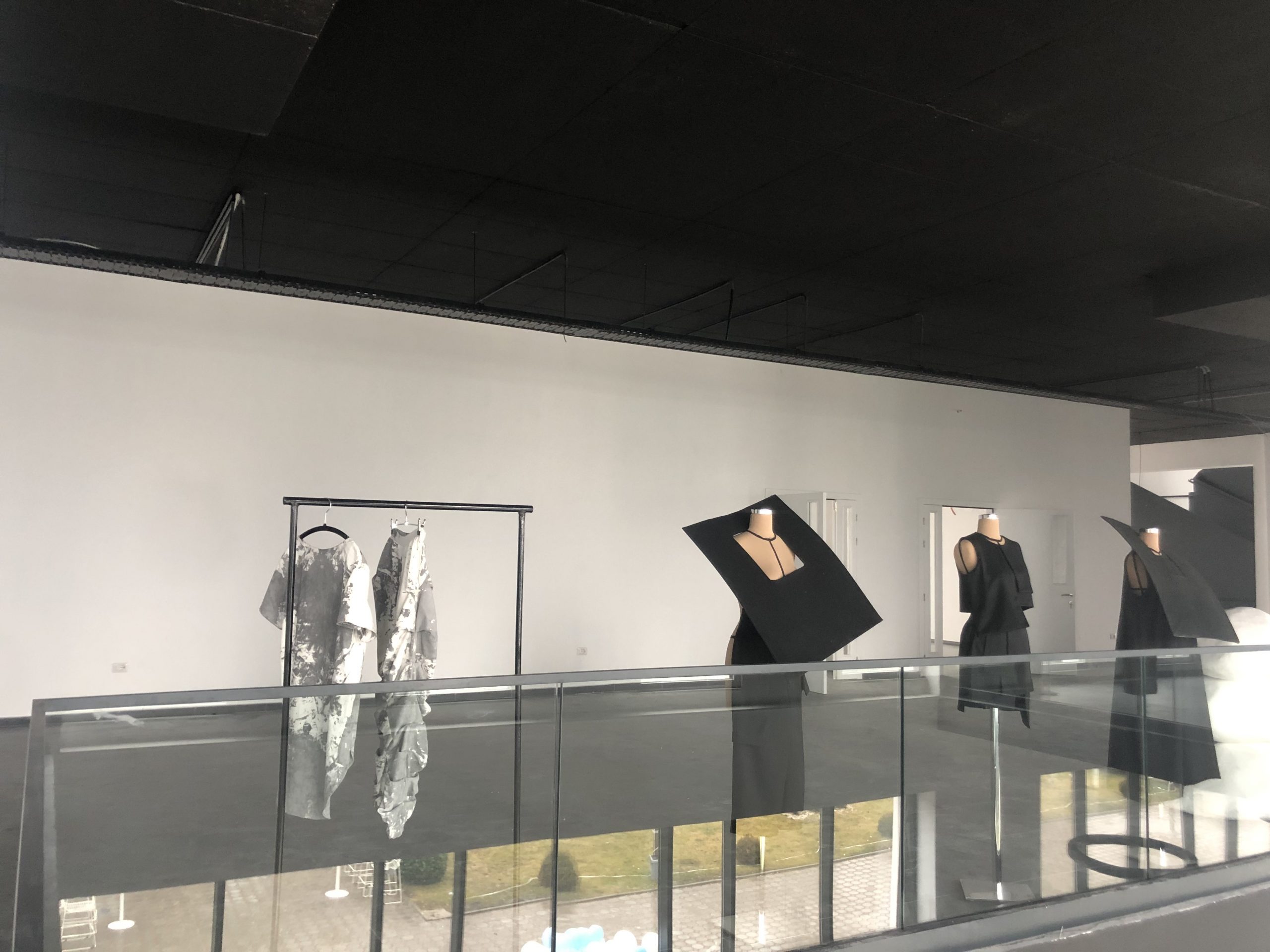 Për nder të 20-vjetorit të themelimit të UBT-së, Fakulteti i Dizajnit mbajti ekspozitë në Parkun Shkencor Inovativ