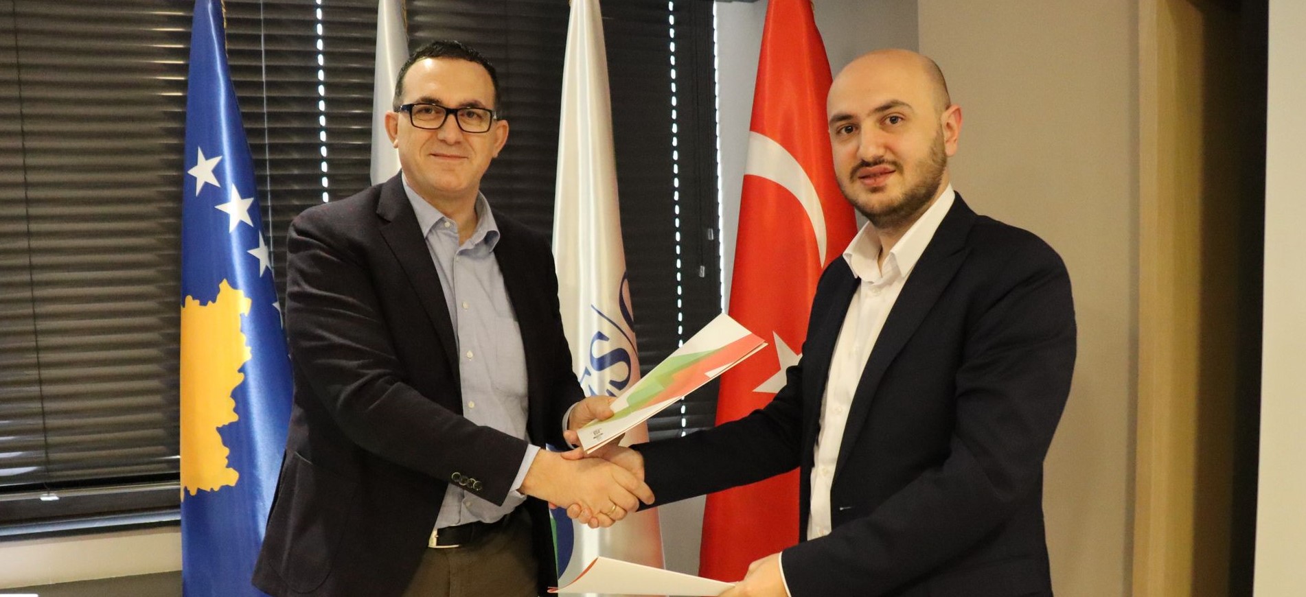 UBT nënshkruan marrëveshje bashkëpunimi me Kompaninë Kosovare për Distribuim me Energji Elektrike – KEDS