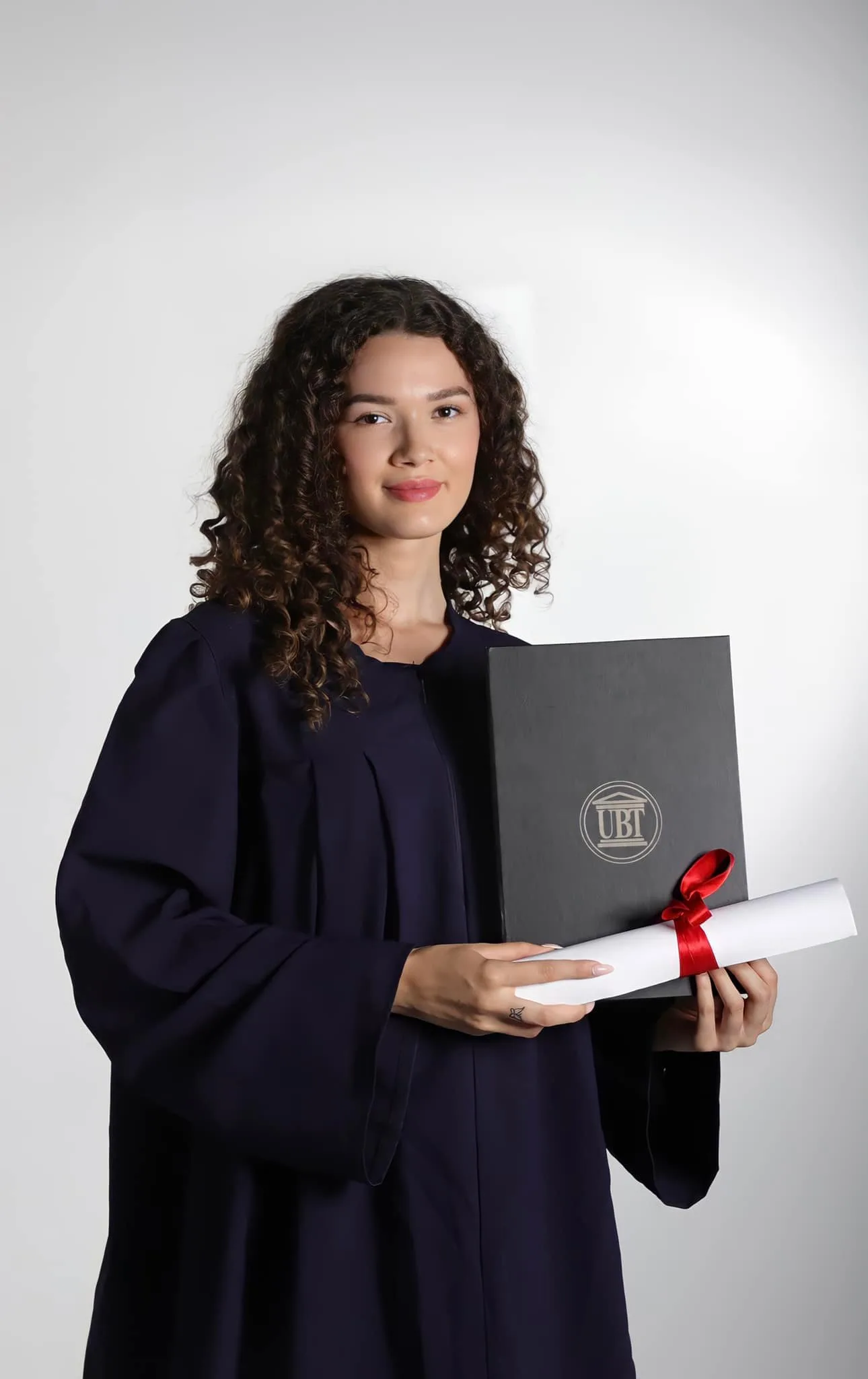 Ish-studentja e Fakultetit Media dhe Komunikim në UBT, Nesa Kryeziu ka filluar punën praktike në T7