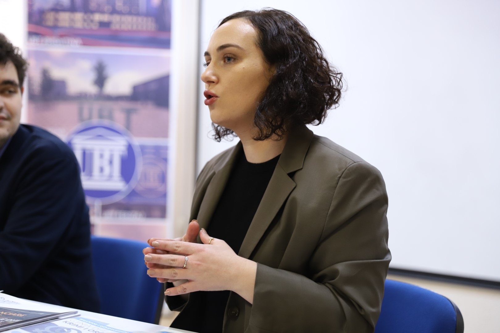 Fatjona Mejdini diskutoi me studentët e UBT-së rreth medias dhe aktivizmit social