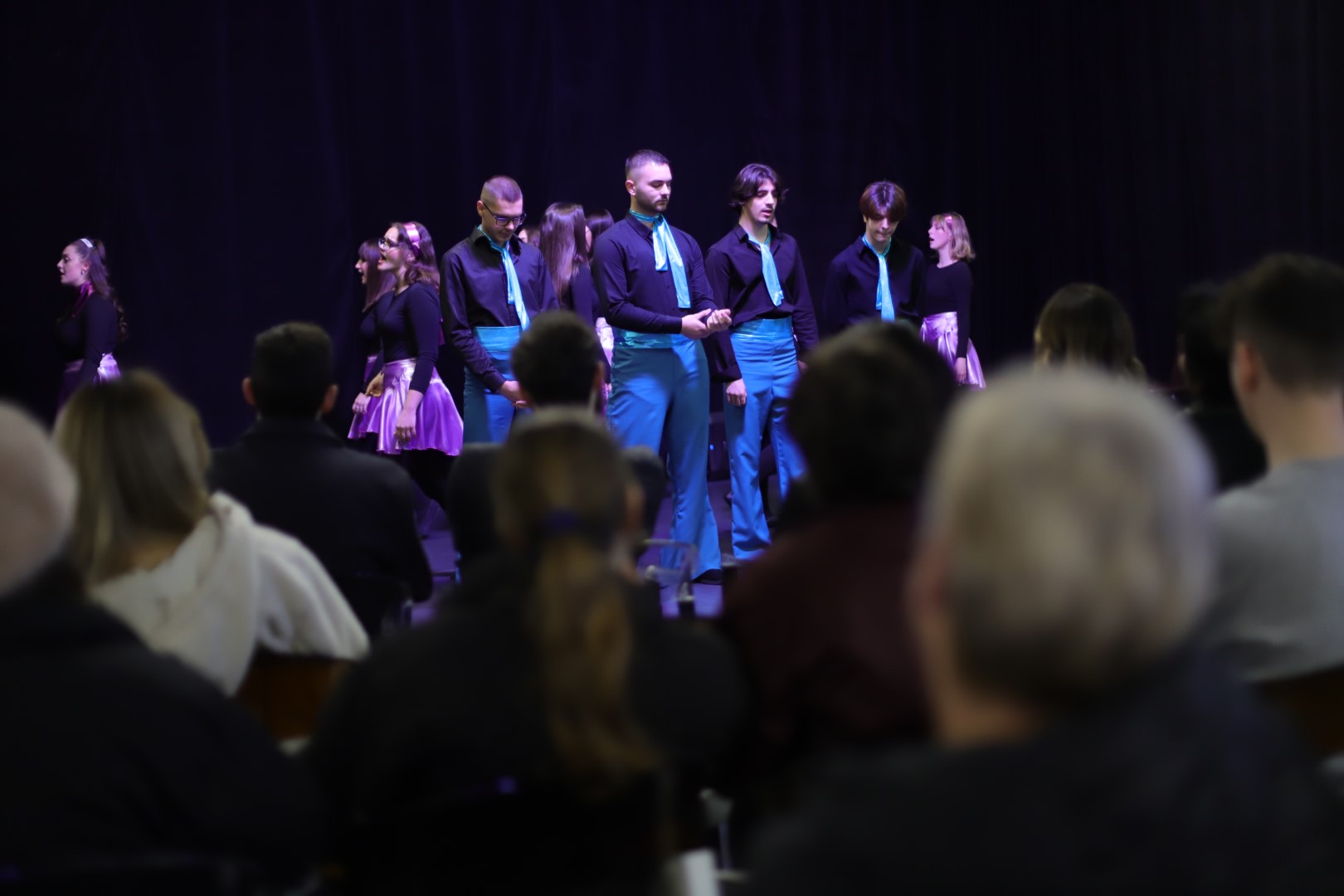 Studentët e Fakultetit Muzikë Moderne, Prodhimi Digjital dhe Menaxhimi zhvilluan një performancë në skenë