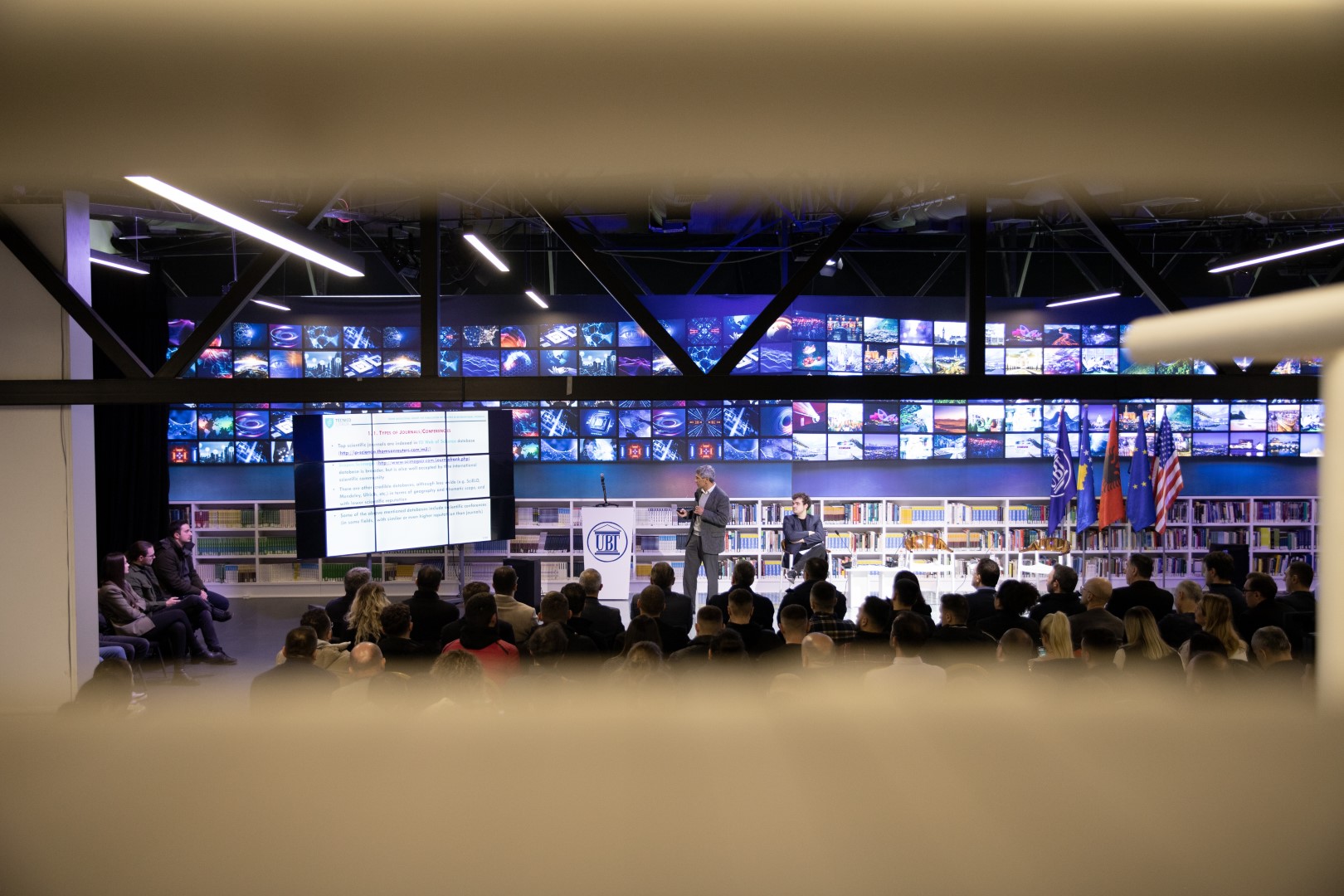 Profesori portugez, Jorge de Brito zhvilloi një punëtori rreth hulumtimeve shkencore me studentë dhe profesorë të UBT-së