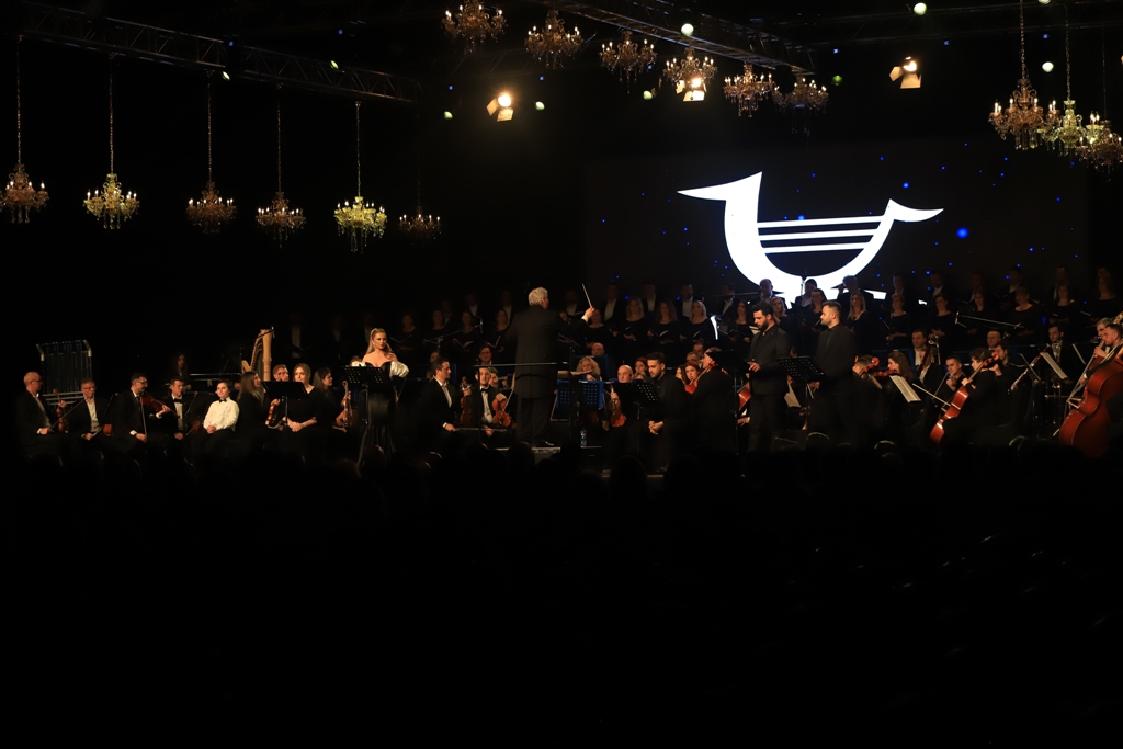 UBT në bashkëpunim me “VATRA” dhe Rrjetin e Bizneseve të Diasporës Shqiptare mbajti koncertin madhështor me Filharmoninë e Kosovës