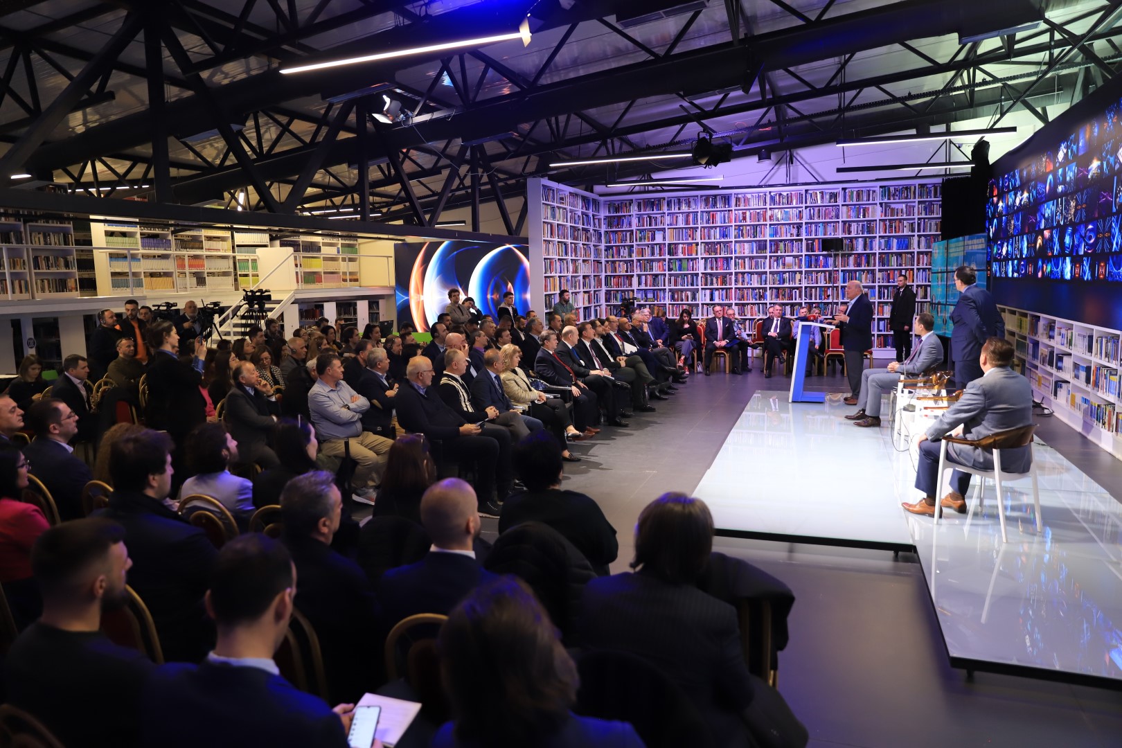 Në UBT u organizua konferenca shkencore “Roli i mërgatës shqiptare në krijimin e shtetit shqiptar dhe shpalljes së pavarësisë së Kosovës”