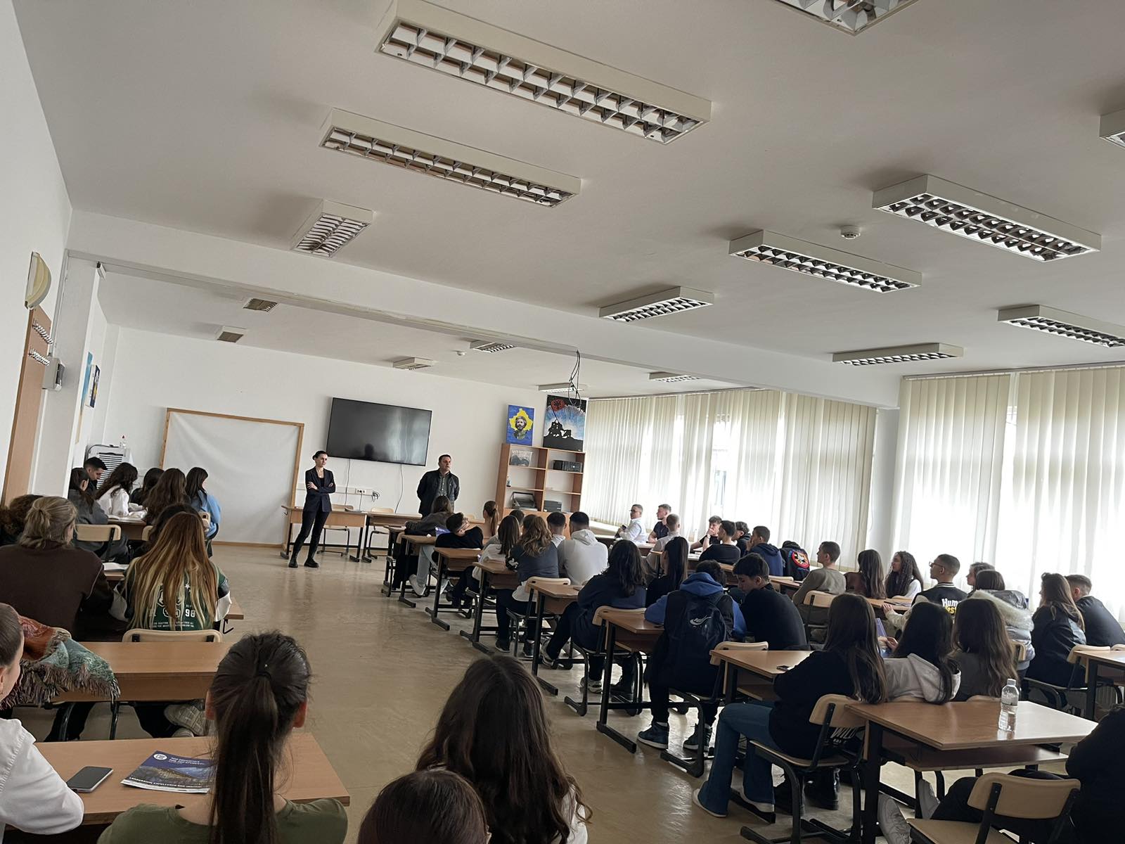 Qendra e Karrierës në UBT mbajti sesion informues në Gjimnazin “Xhevdet Doda”