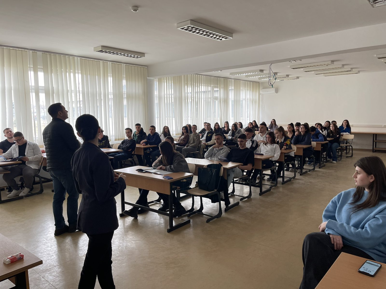 Qendra e Karrierës në UBT dhe Klubi i Karrierës në Gjimnazin “Xhevdet Doda” në Prishtinë mbajtën sesion informimi për maturantët