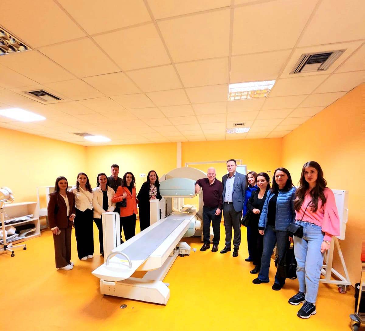 Studentët e programit Shëndeti Publik dhe Menaxhimi në UBT zhvilluan një vizitë studimore në Spitalin “Hygea” në Tiranë