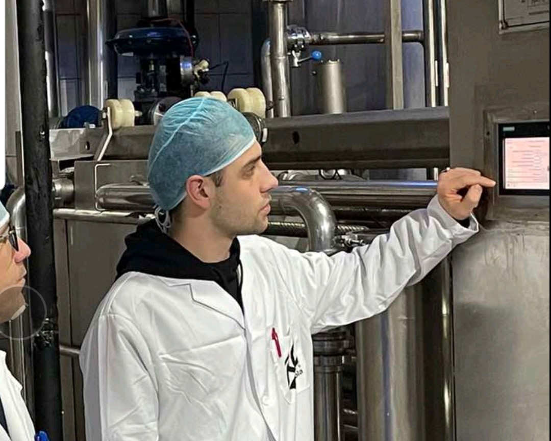 Studenti i UBT-së, Enis Buca është punësuar në firmën “RC Cola Kosova”