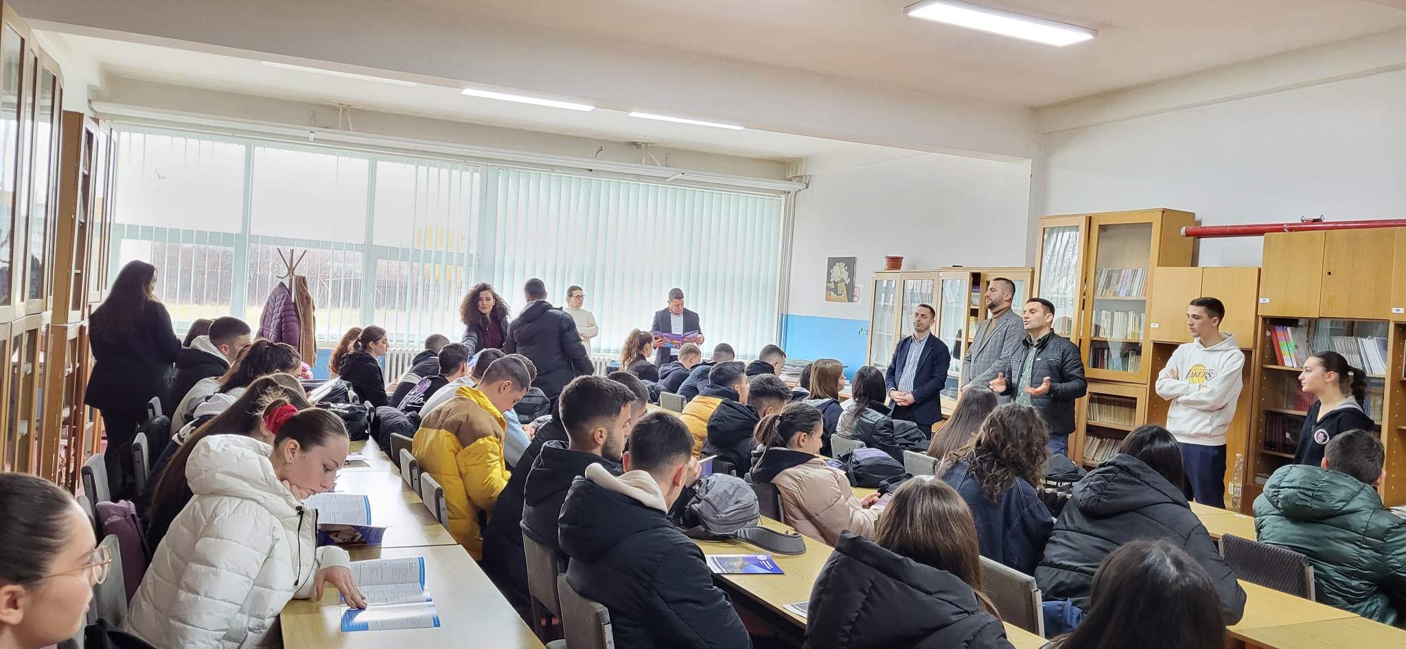 Qendra e Karrierës në UBT dhe Klubi i Karrierës në Gjimnazin “Luigj Gurakuqi” në Klinë mbajtën sesion informimi për maturantët