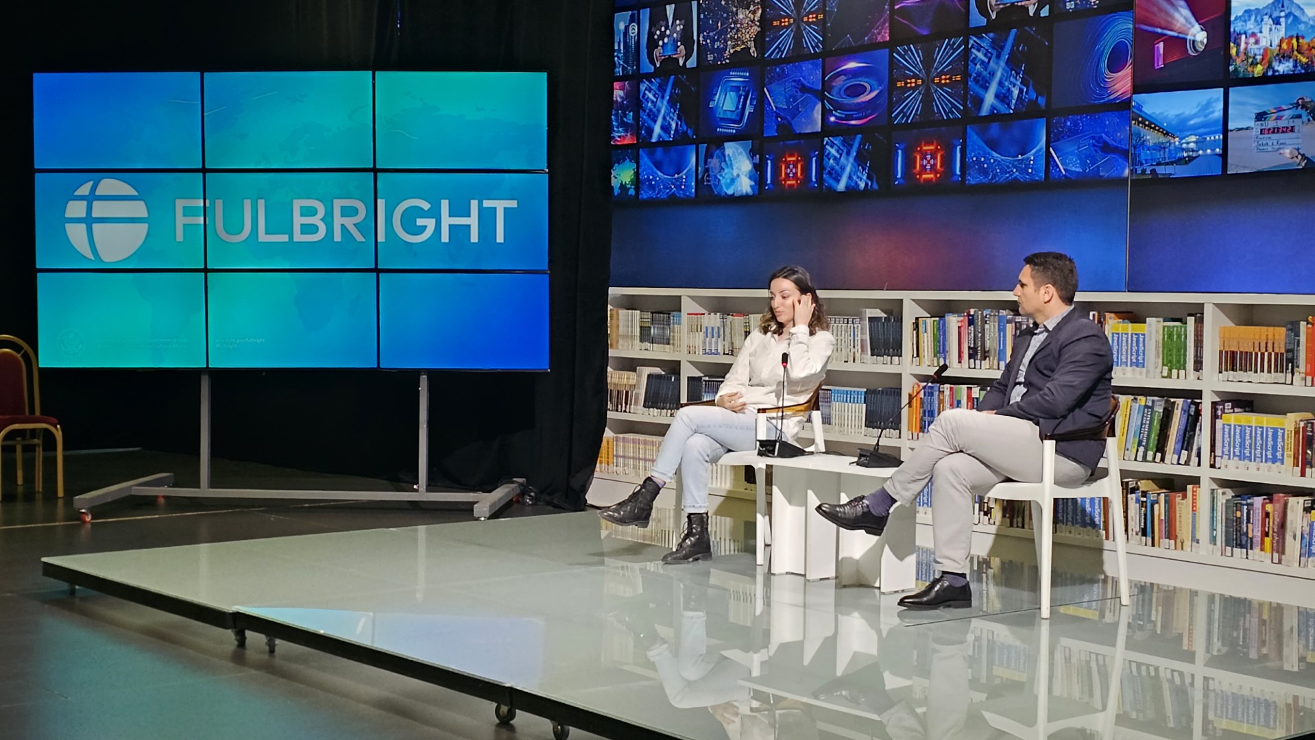 Në UBT u zhvillua një sesion informues për studentët e diplomuar për programin Fulbright