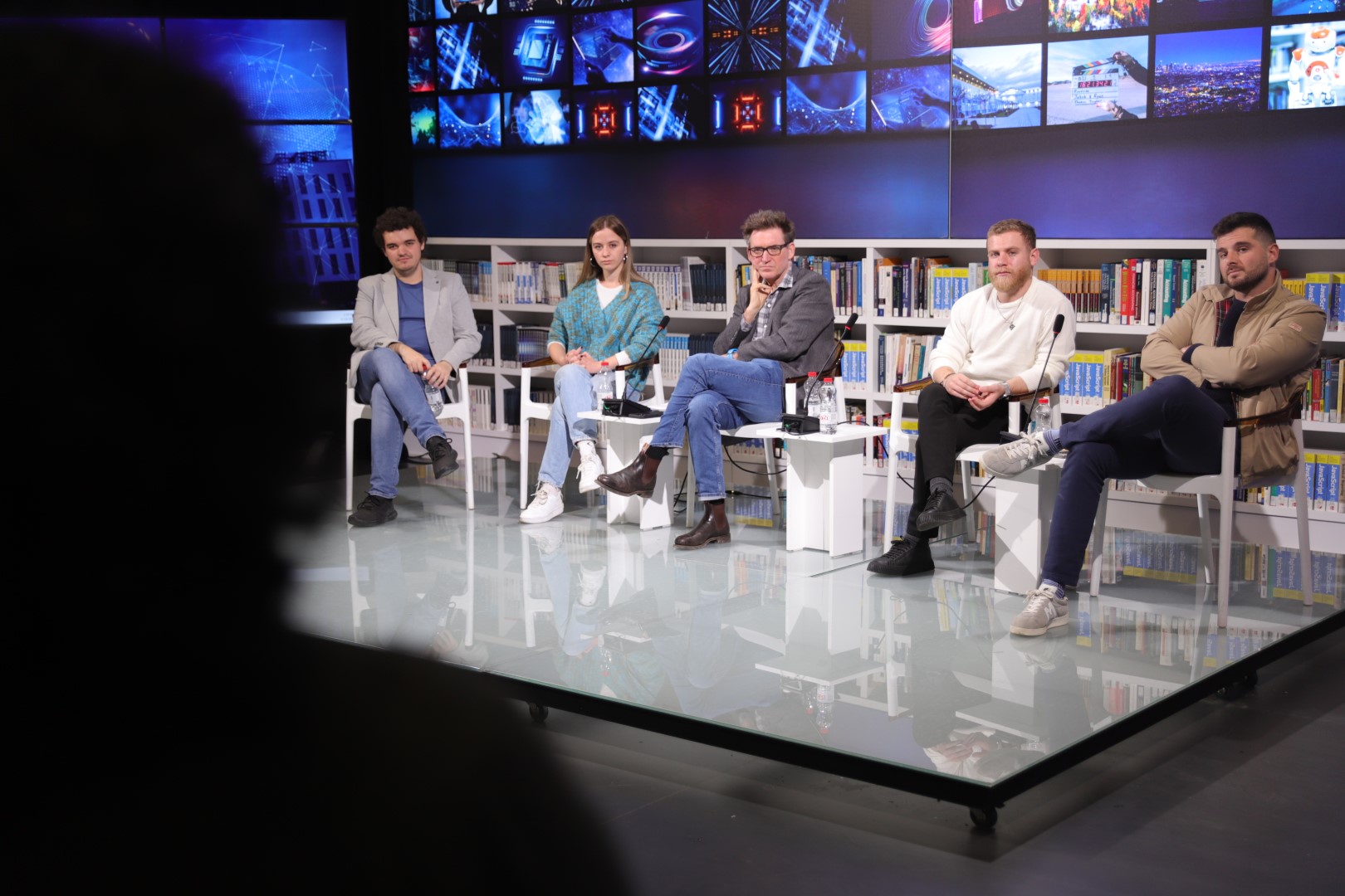 Gazetari britanik, Julius Strauss, së bashku disa studentë nga Transilvania organizuan një diskutim të hapur në UBT
