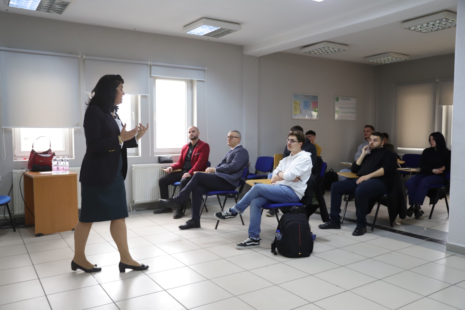 Ekspertja e sigurisë, Drita Perezic mbajti një ligjëratë tematike për studentët e Studimeve të Sigurisë në UBT