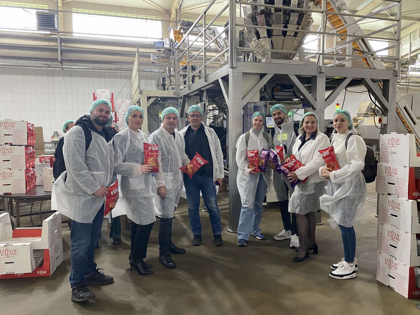 Studentët e UBT-së zhvilluan një vizitë studimore në fabrikën “VIPA Chips”