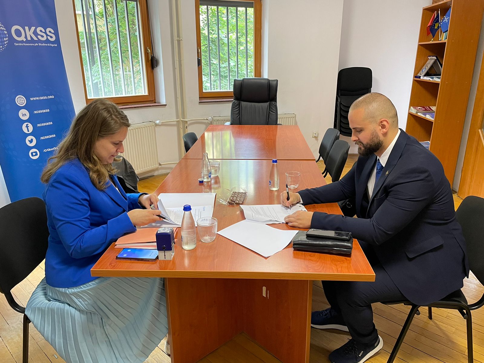 Fakulteti Studime të Sigurisë në UBT dhe Qendra Kosovare për Studime të Sigurisë (QKSS) nënshkruajnë Memorandum Bashkëpunimi