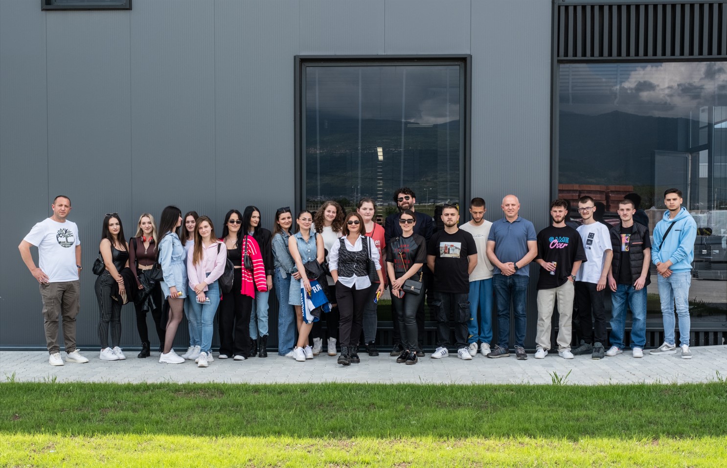 Studentët e Dizajnit të Integruar në UBT zhvilluan një vizitë studimore në “V Arkitekturë Studio”