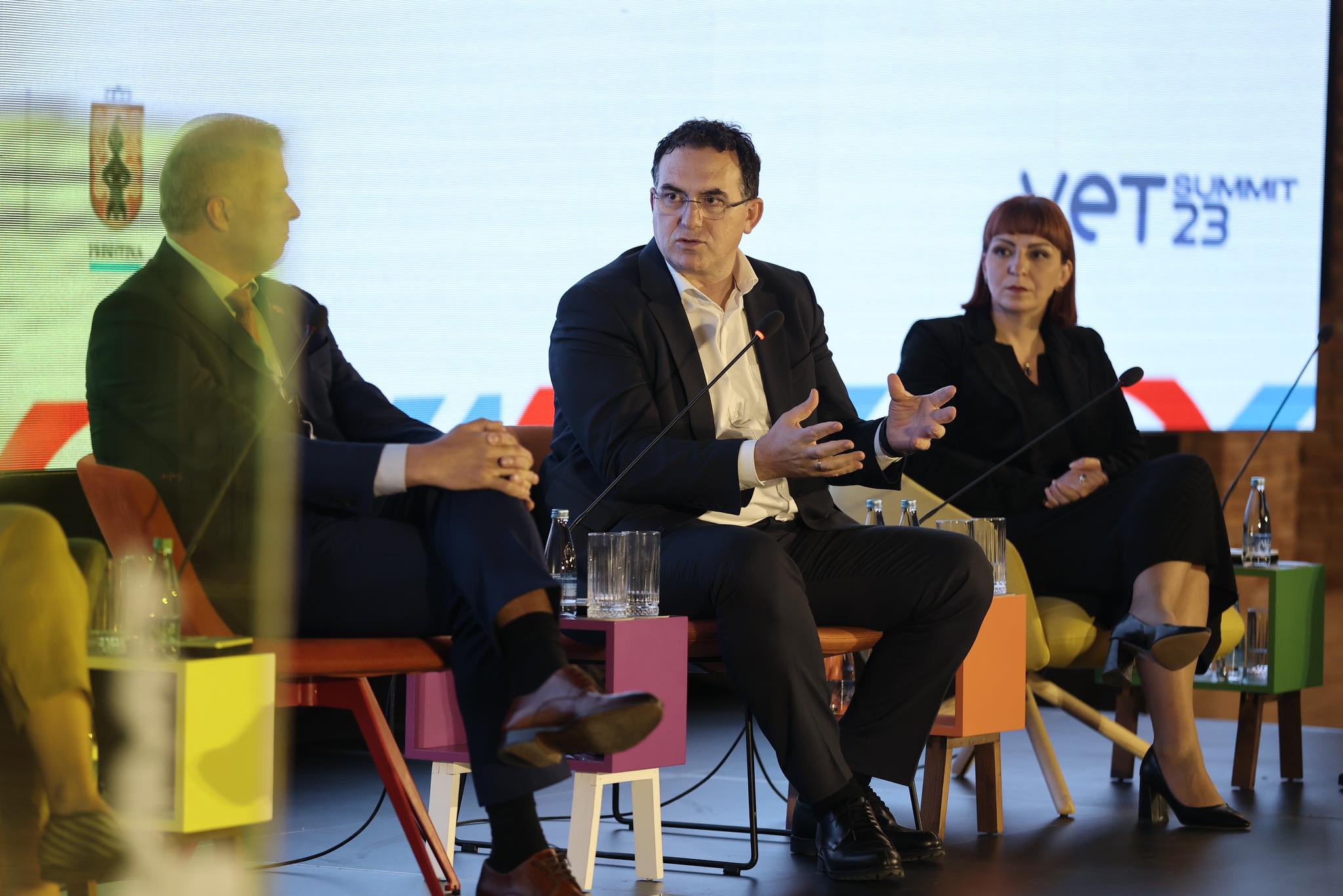 Rektori Hajrizi në diskutimin e VET Summit 2023 – theksoi rëndësinë e dialogut social në transformimin e arsimit dhe aftësimit profesional