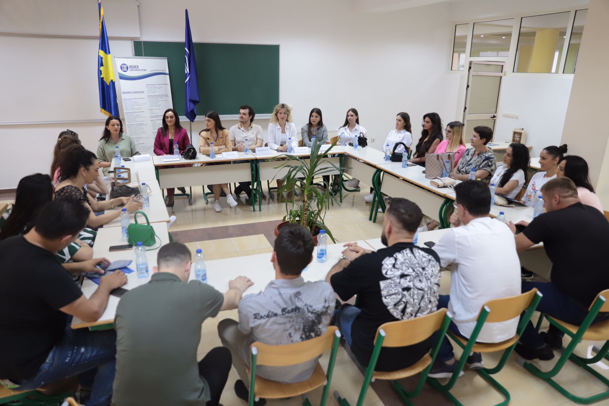 Në UBT u zhvillua një tryezë tematike “Gratë në akademi dhe STEM”