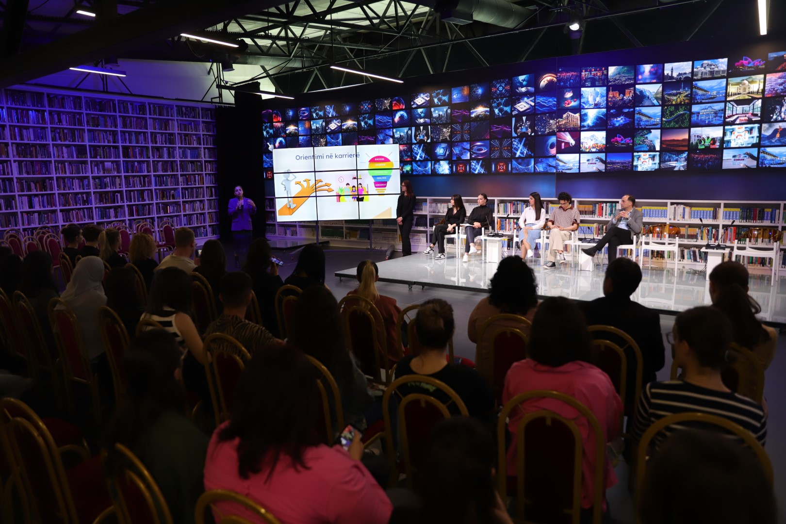 Studentët e Psikologjisë në UBT prezantuan punime për ngritjen e ndërgjegjes dhe sensibilizimit rreth çështjeve të rëndësishme edukativo-arsimore