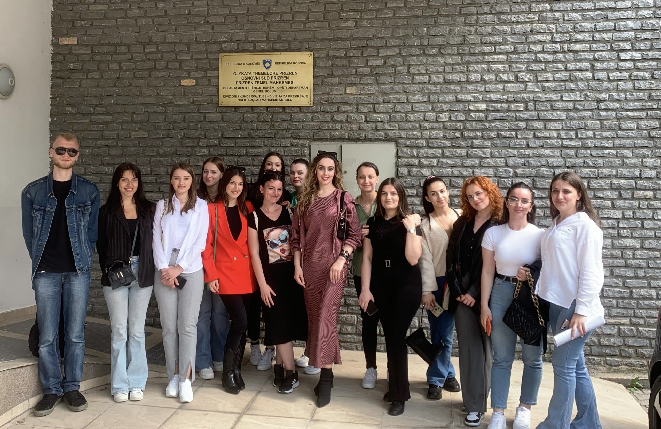 Studentët e Juridikut në UBT zhvilluan një vizitë studimore në Gjykatën Themelore në Prizren, në Divizioni Civil