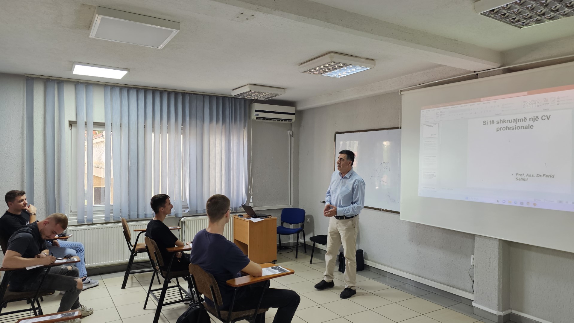 Aktivitete të shumta karakterizojnë Akademinë Verore të Karrierës në UBT