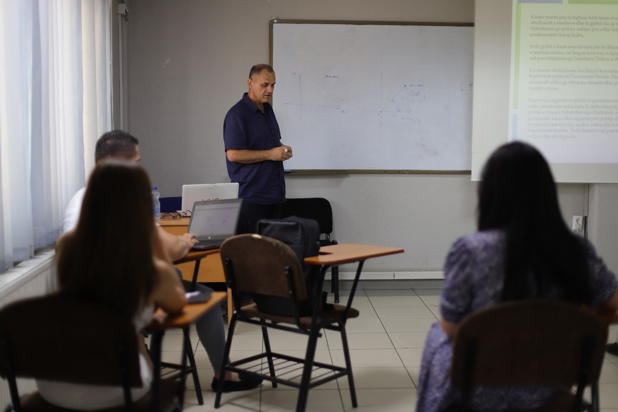 Reflektimi mbi temat e Akademisë Verore të Medias dhe Komunikimit në UBT: Ngritja e nivelit të gazetarisë dhe komunikimit në epokën e teknologjisë