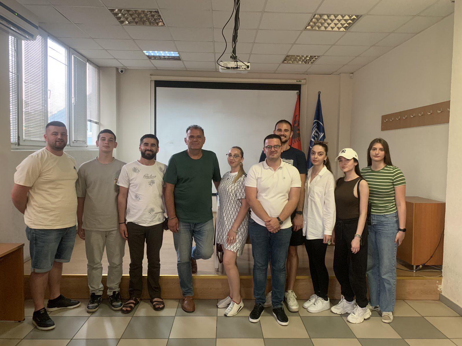 Përfundon punimet Akademia Verore për Ekonomi, Financa, Banka dhe Sigurime në UBT