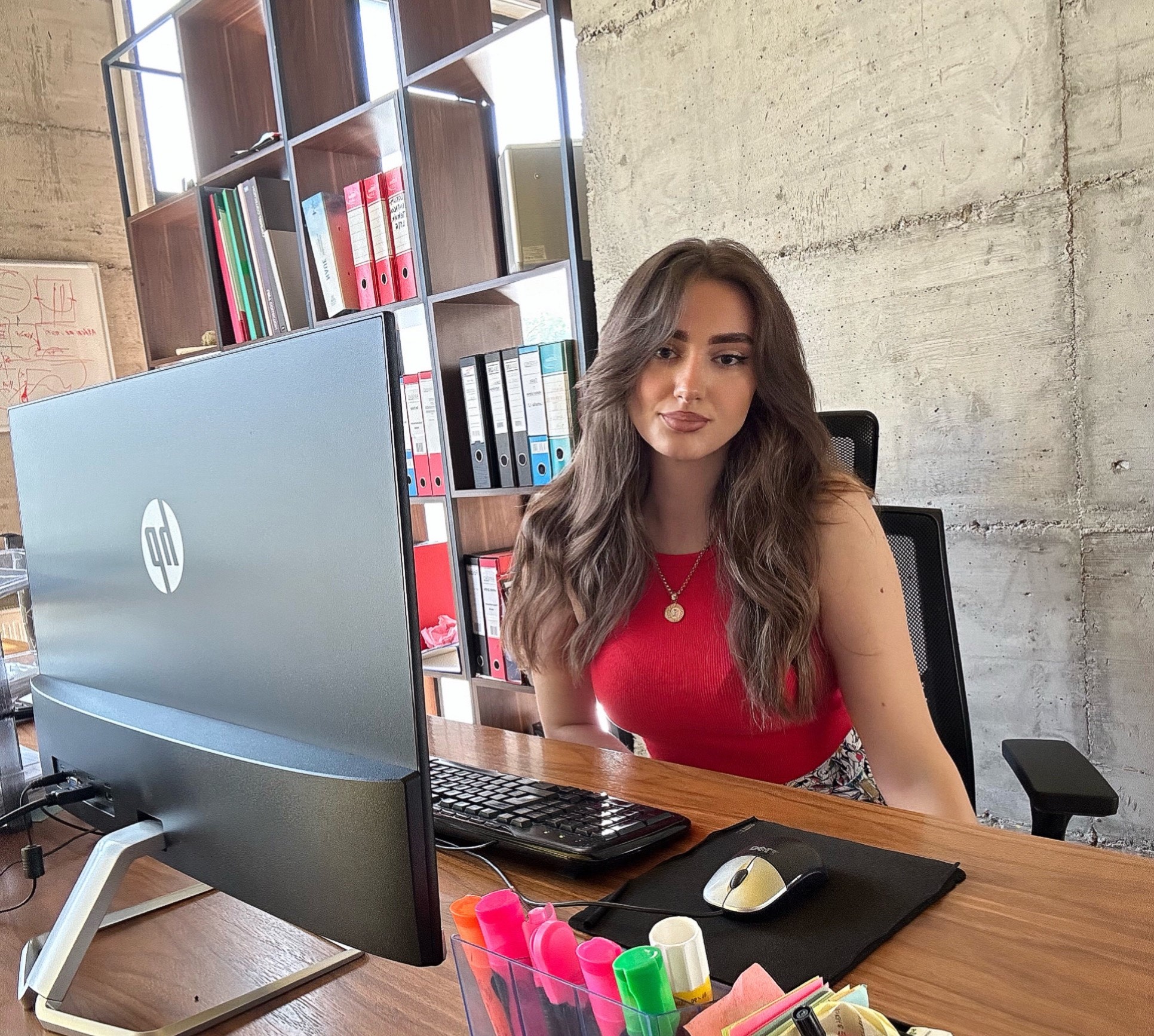 Ish-studentja e Arkitekturës dhe Planifikimit Hapësinor në UBT, Elsa Demolli punësohet në kompaninë ndërtimore “ARSEKO”