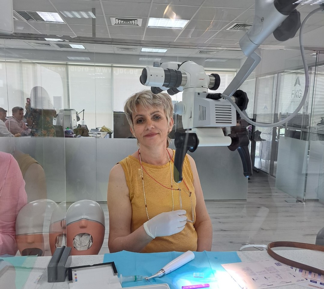 Prof. Ass. Dr. Nexhmije Ajeti mori pjesë në kursin e endodontëve në Dubai