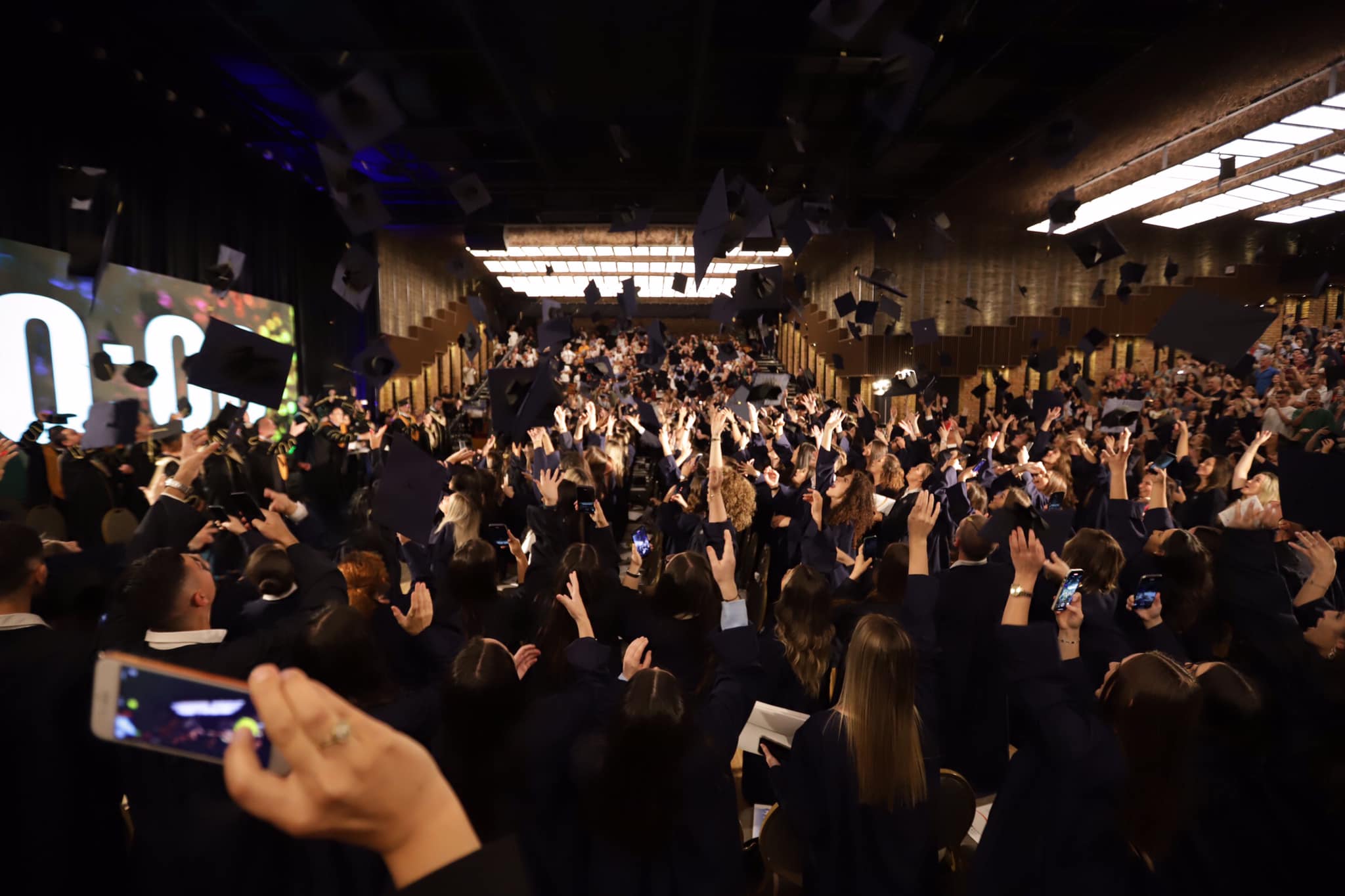 UBT suksesshëm përmbyll një nga organizimet më madhështore të ceremonisë së gradimit të studentëve