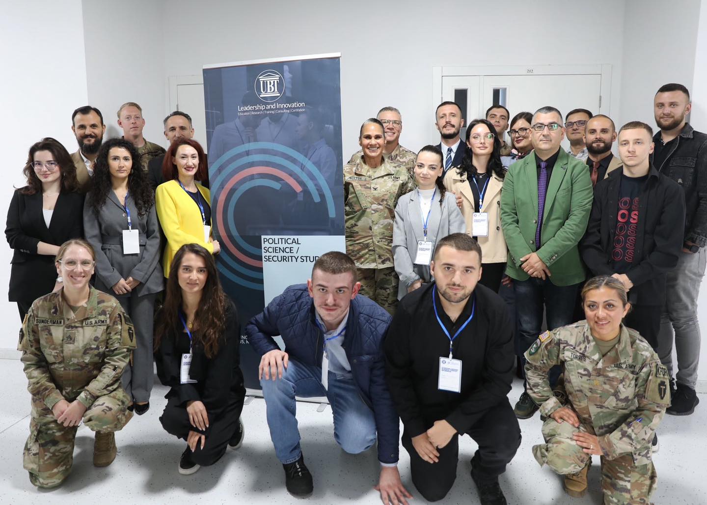 Përfaqësues të KFOR Regional Command East u bën pjesë e Konferencës Ndërkombëtare të Shkencave Politike dhe Studimeve të Sigurisë në UBT