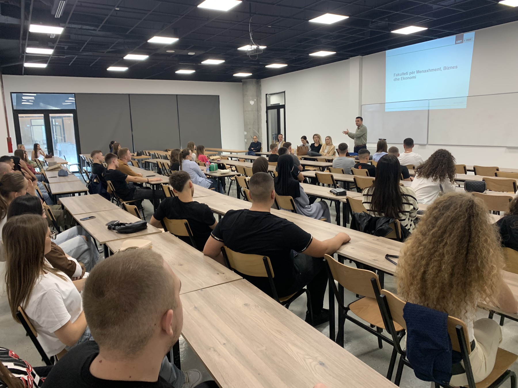 Programi Menaxhment, Biznes dhe Ekonomi organizoi sesione informuese për studentët e vitit të parë