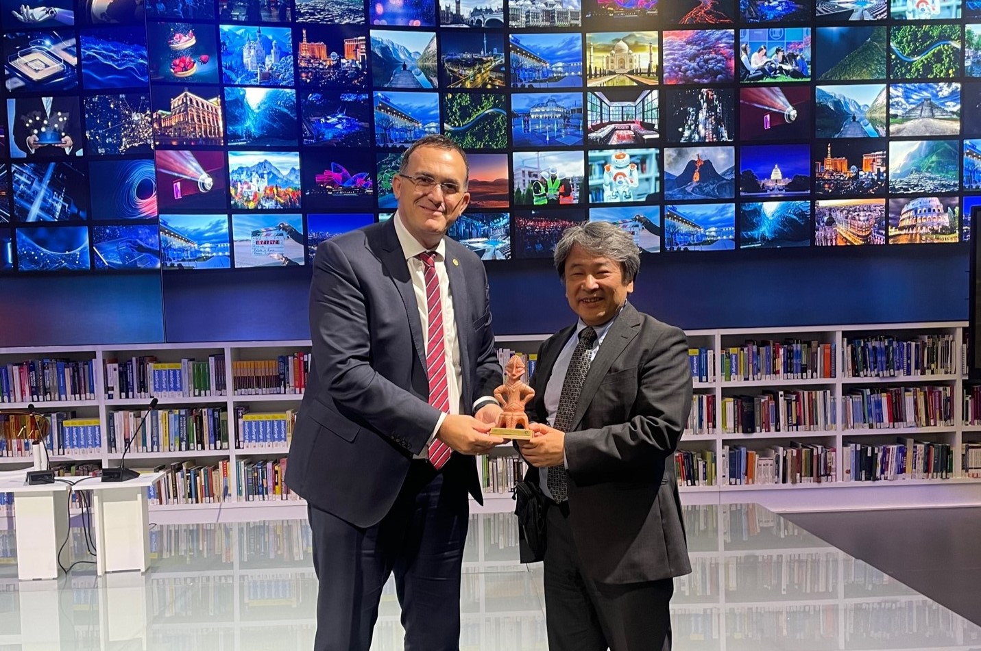 Rektori Hajrizi priti në takim profesorin e Universitetit Keio, Masahito Kawamori