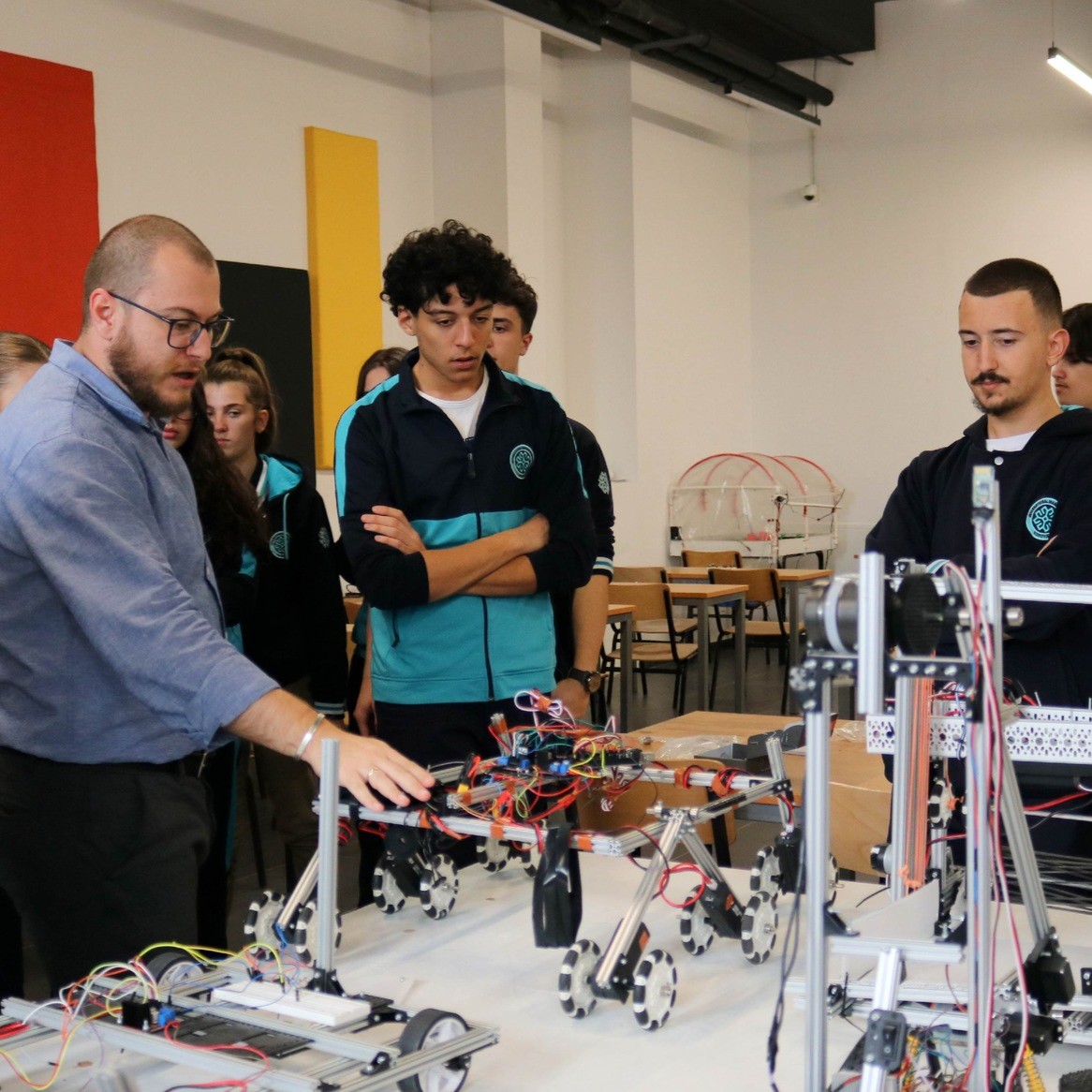 Nxënësit e “International Maarif Schools Of Kosova” vizituan Parkun Shkencor Inovativ të UBT-së