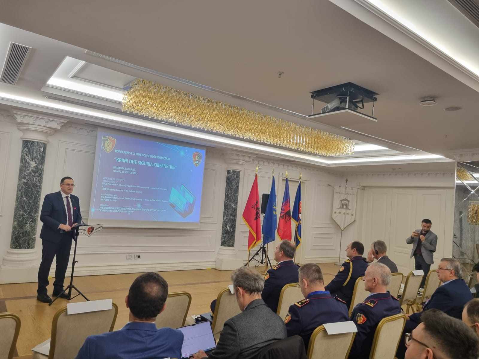 Rektori Hajrizi mori pjesë në Konferencën Shkencore Ndërkombëtare të Akademisë së Sigurisë në Shqipëri – foli rreth krimit dhe sigurisë kibernetike