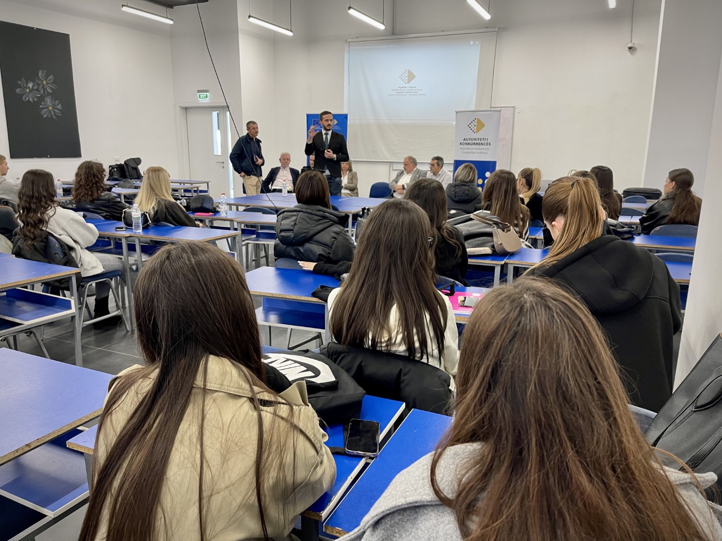 Rritja e vetëdijes rreth konkurrencës dhe rolit të Autoritetit të Konkurrencës në tregun e lirë të Kosovës ishin temat e ligjëratës për studentët e UBT-së